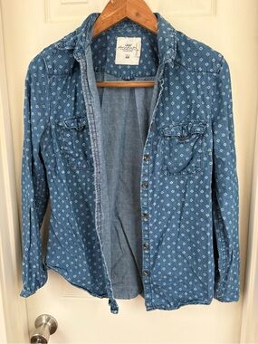 H&M Light Blue Printed Denim Button-Down Shirt